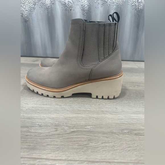 Women's Gray Chelsea Ankle Boots - Picture 1 of 8